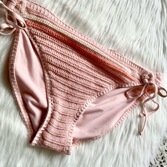 *sold* NWOT Crochet Bikini Bottoms - Picture 3 of 5